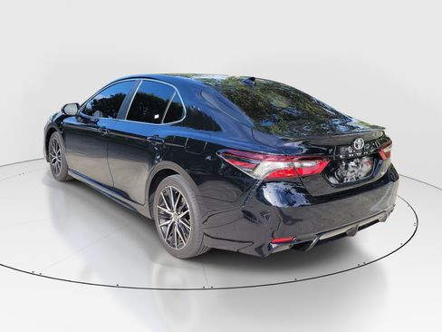 Used 2024 Toyota Camry SE w/ Convenience Package FWD image 5
