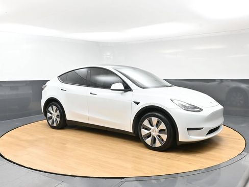 Used 2023 Tesla Model Y Long Range AWD/4WD image 5