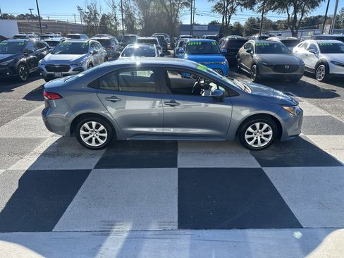 Used 2025 Toyota Corolla LE image 3