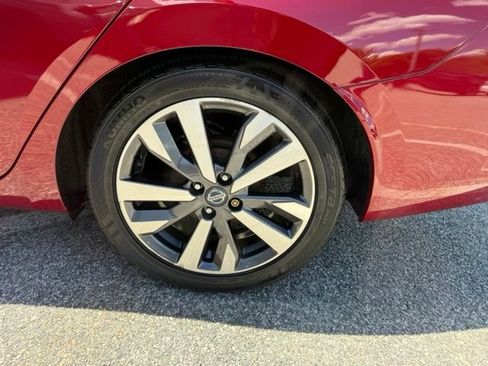 Used 2020 Nissan Versa SR w/ Convenience Package FWD image 12