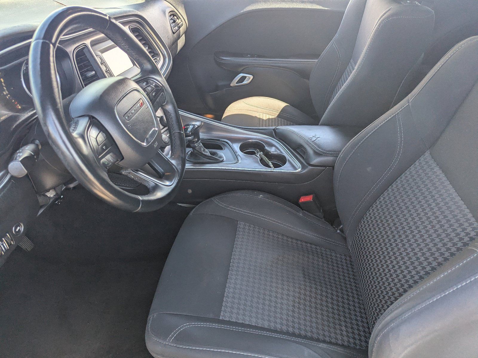 Used 2016 Dodge Challenger SXT RWD image 19