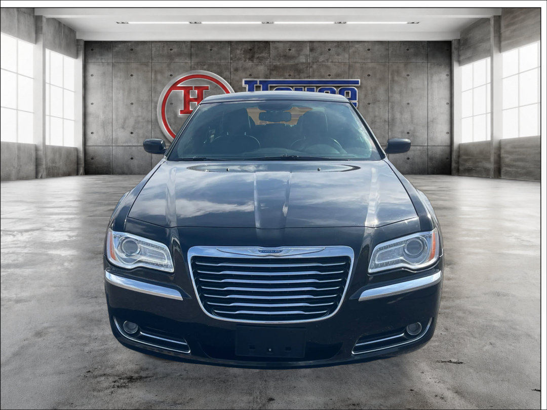 Used 2014 Chrysler 300 w/ Driver Convenience Group RWD image 2