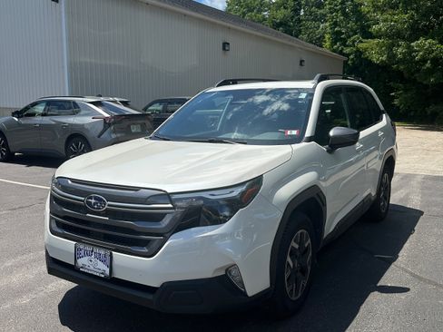 Used 2025 Subaru Forester Premium AWD/4WD image 1
