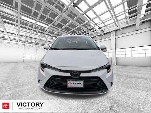 Used 2024 Toyota Corolla LE FWD image 9
