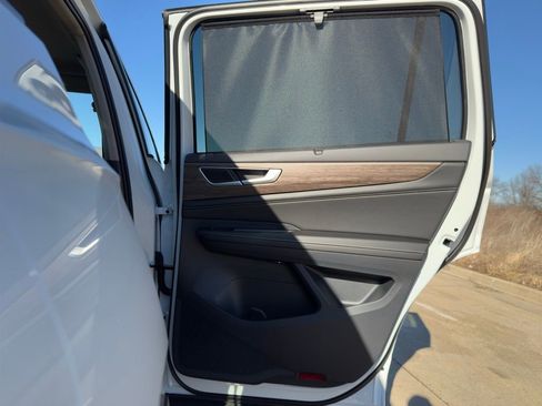 New 2025 Volkswagen Atlas SEL image 37