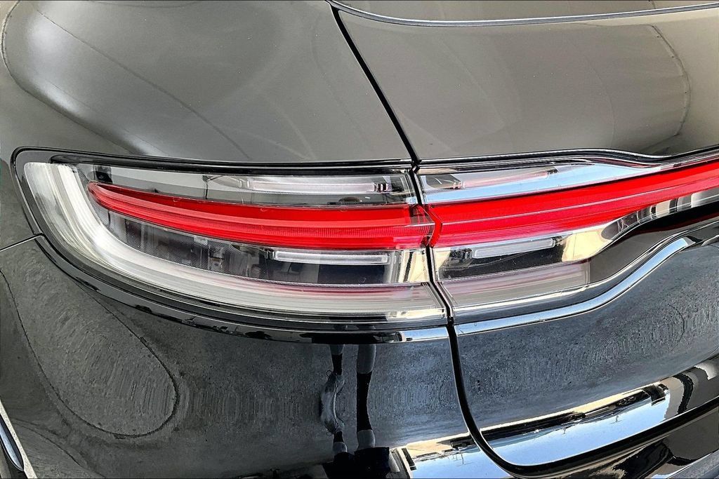 Used 2024 Porsche Macan w/ Premium Plus Package AWD/4WD image 37