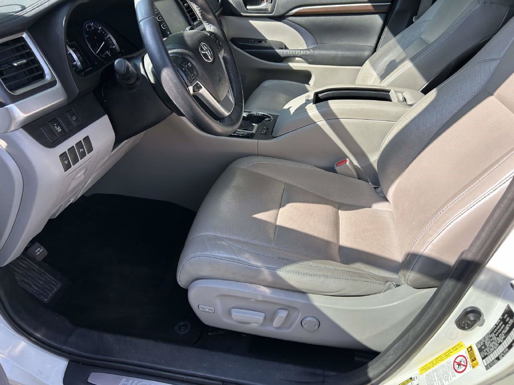 Used 2015 Toyota Highlander Limited FWD image 13