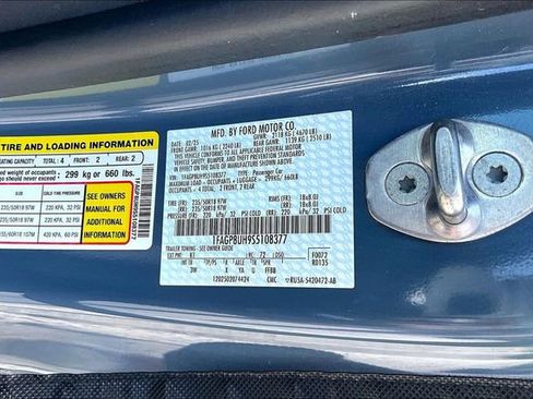 Used 2025 Ford Mustang Premium RWD image 31