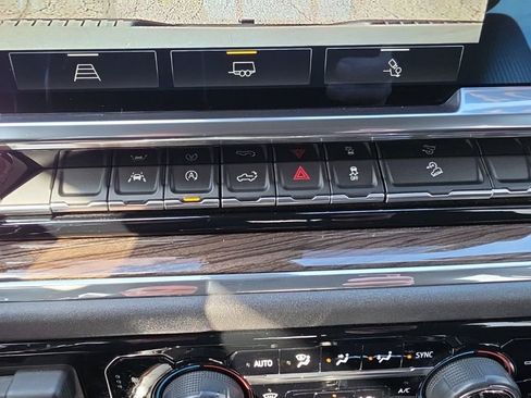 Used 2024 Chevrolet Silverado 1500 LT Trail Boss w/ Convenience Package II image 18