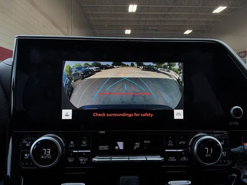 Used 2023 Toyota Highlander Limited FWD image 38
