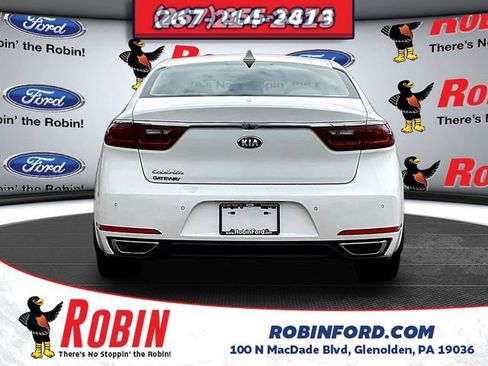 Used 2017 Kia Cadenza Premium w/ Luxury Package FWD image 6