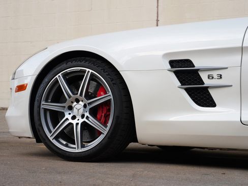 Used 2012 Mercedes-Benz SLS AMG Roadster image 54