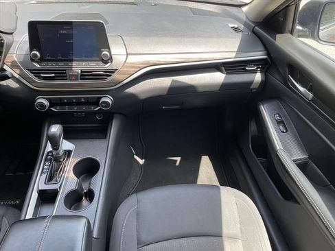 Used 2025 Nissan Altima 2.5 SV FWD image 8