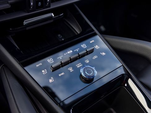 New 2026 Porsche Cayenne Coupe image 36