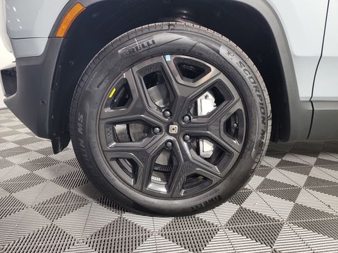 Used 2025 Rivian R1T Adventure AWD/4WD image 9
