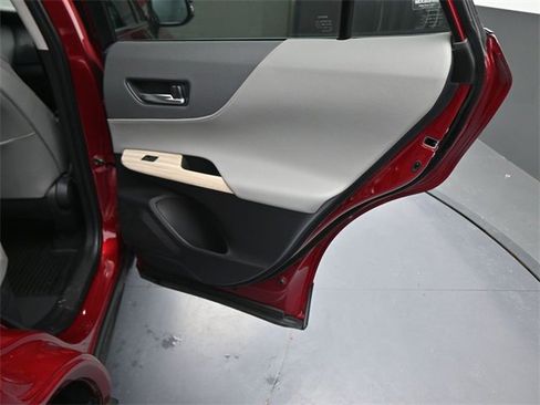 Used 2024 Toyota Venza XLE image 13