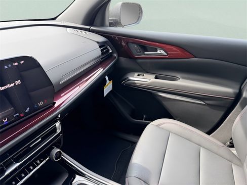 New 2026 Chevrolet Traverse Z71 w/ Driver Confidence Package image 28