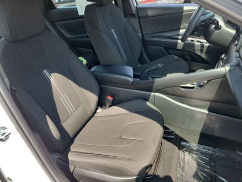Used 2025 Hyundai Elantra Sport FWD image 21