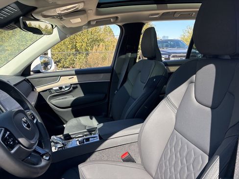 Certified 2025 Volvo XC90 B6 Plus image 17