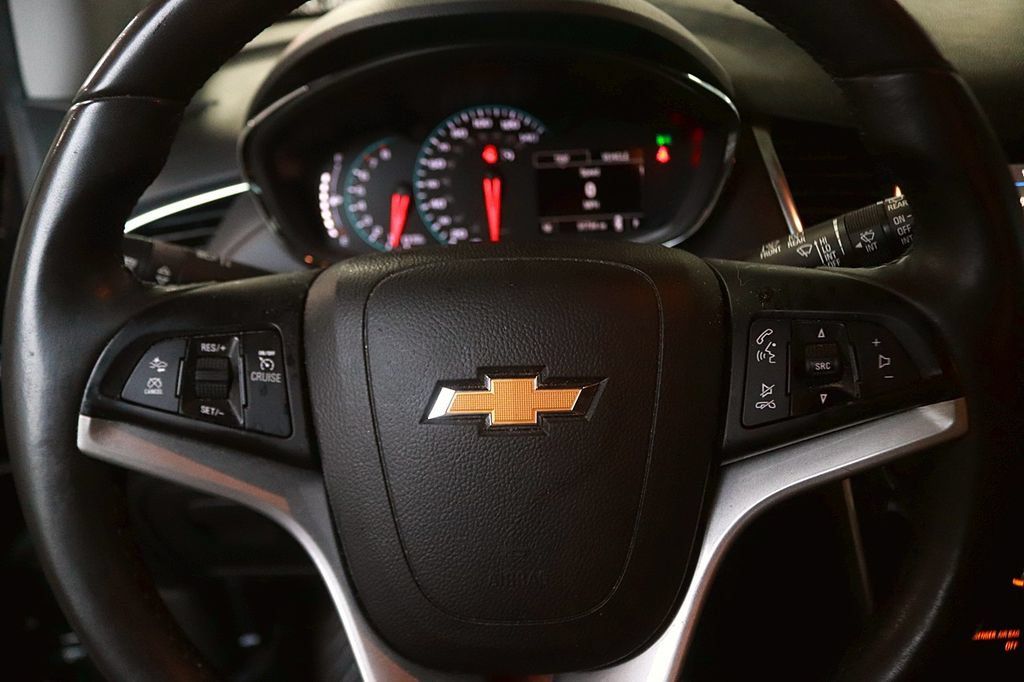 Used 2018 Chevrolet Trax Premier w/ Midnight Edition AWD/4WD image 16