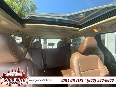 Used 2018 Toyota Sienna XLE AWD 7-Passenger (Natl) image 11