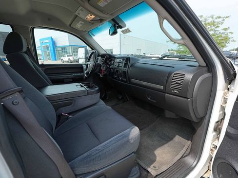 Used 2009 Chevrolet Silverado 2500 LT w/ Exterior Plus Package AWD/4WD image 15
