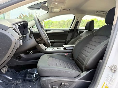 Used 2020 Ford Fusion SE FWD image 11