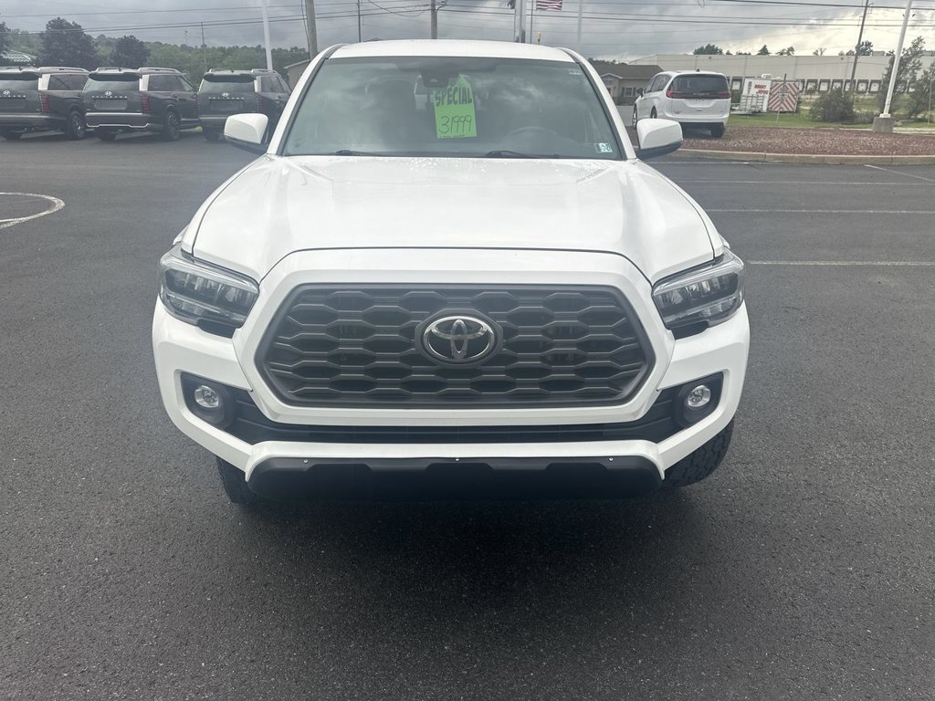 Used 2021 Toyota Tacoma TRD Off-Road w/ Technology Package AWD/4WD image 3