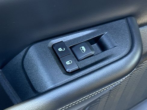 Used 2024 Jeep Grand Cherokee Altitude AWD/4WD image 30