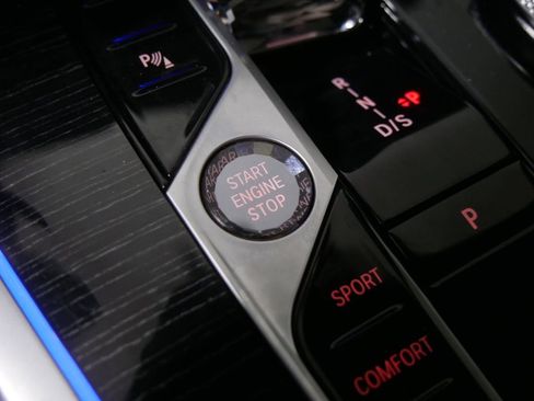 Used 2024 BMW X7 M60i AWD/4WD image 29