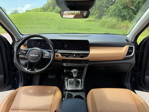 Used 2024 Kia Seltos EX FWD image 16