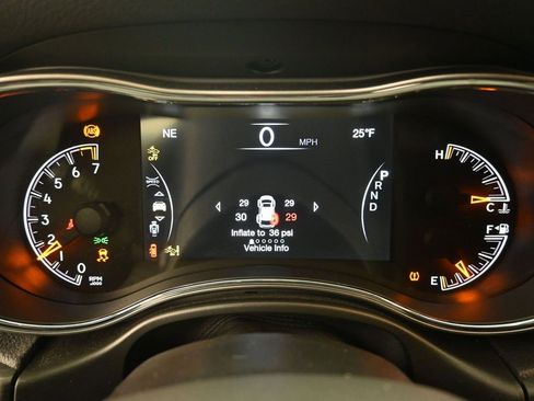 Used 2022 Jeep Grand Cherokee Laredo X image 12