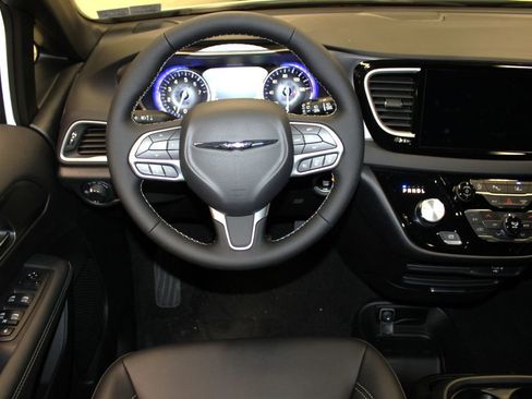 New 2026 Chrysler Voyager LX image 12