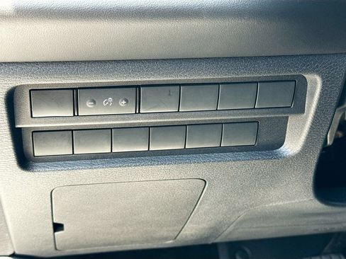 Used 2024 Mitsubishi Outlander ES FWD image 10