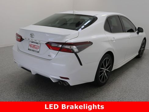 Used 2024 Toyota Camry SE image 7