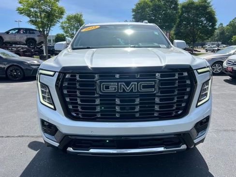 Used 2025 GMC Yukon Denali Ultimate AWD/4WD image 2