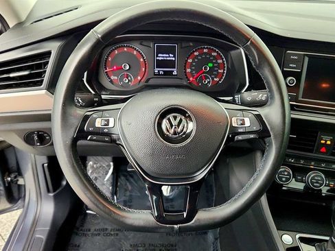 Used 2019 Volkswagen Jetta SE w/ Cold Weather Package FWD image 15