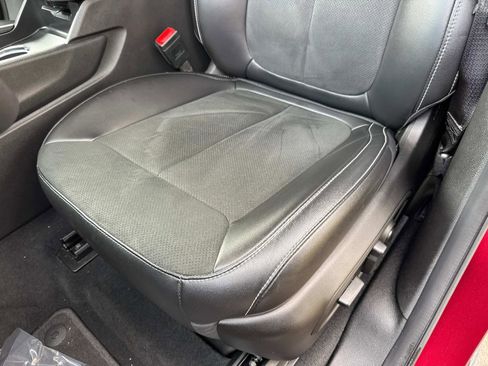 Certified 2025 Jeep Grand Cherokee Altitude image 19