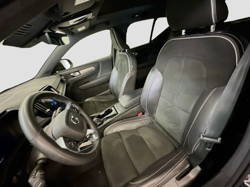 Used 2022 Volvo XC40 P8 Recharge Plus image 13