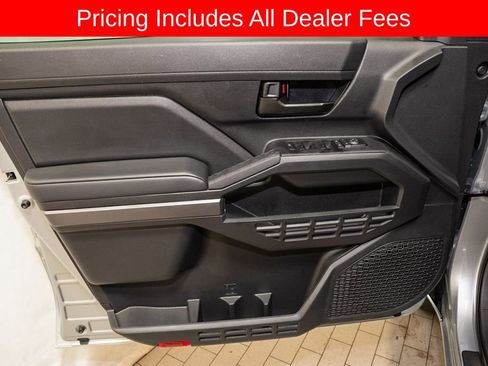 Certified 2025 Toyota Tacoma SR5 AWD/4WD image 10