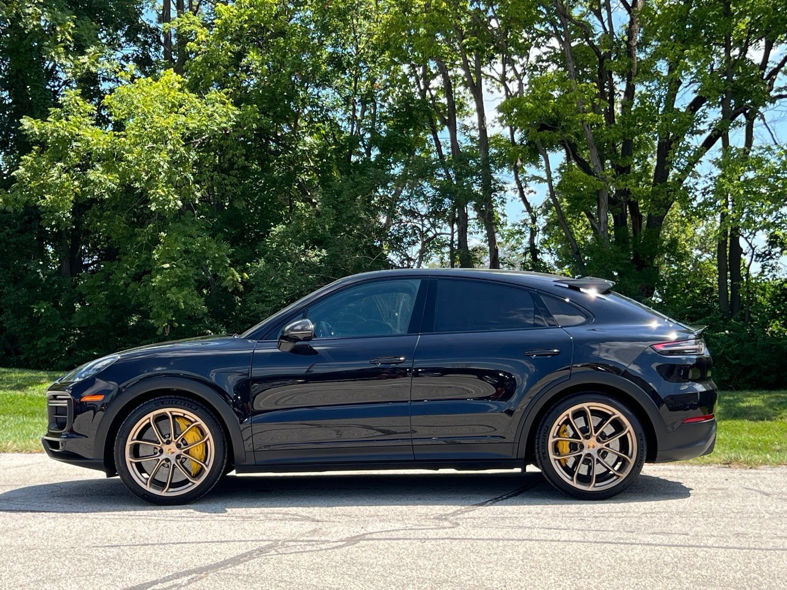 Used 2022 Porsche Cayenne Turbo GT AWD/4WD image 2