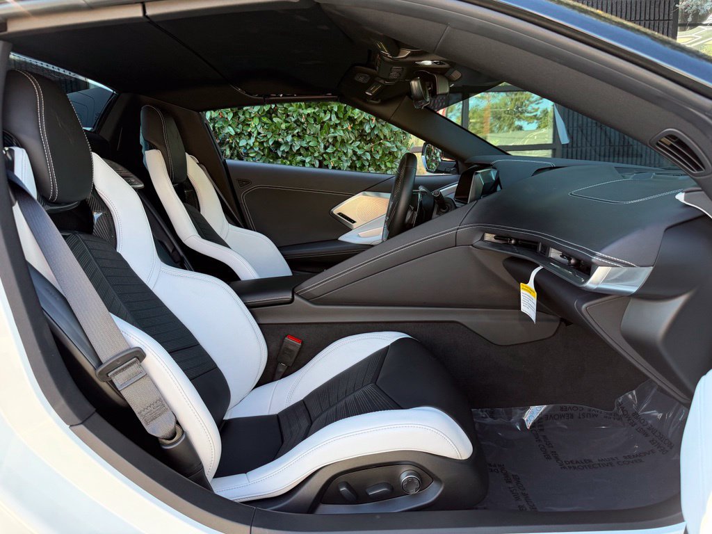 Used 2025 Chevrolet Corvette Z06 RWD image 30