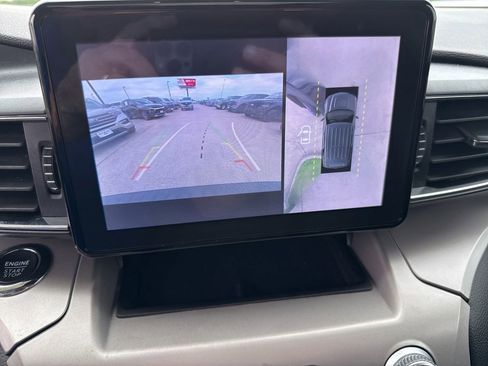 Used 2022 Ford Explorer XLT w/ Equipment Group 202A RWD image 27