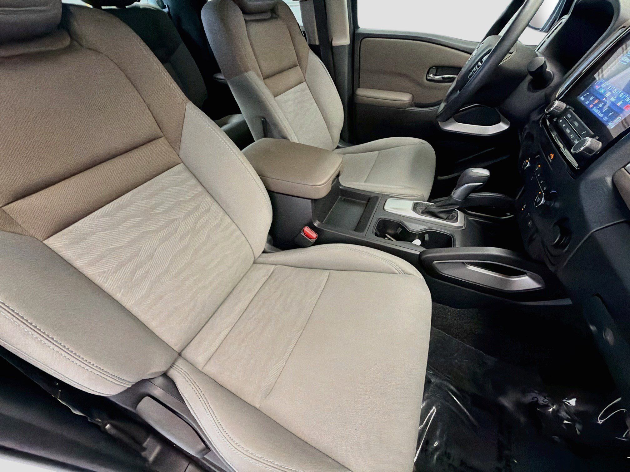 Used 2022 Nissan Frontier SV w/ Technology Package RWD image 15