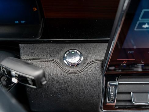 Used 2023 Lincoln Navigator Reserve image 28