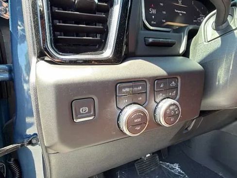New 2026 GMC Sierra 2500 Denali Ultimate AWD/4WD image 17