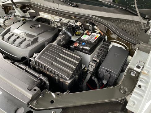 Used 2018 Volkswagen Tiguan SEL w/ R-Line Package image 20