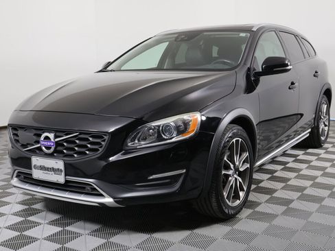 Used 2016 Volvo V60 T5 Cross Country Platinum image 5