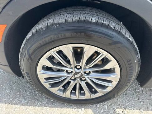 Used 2025 Cadillac XT4 Premium Luxury FWD image 30