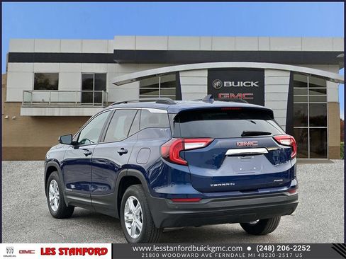 Certified 2023 GMC Terrain SLE w/ Driver Convenience Package image 4